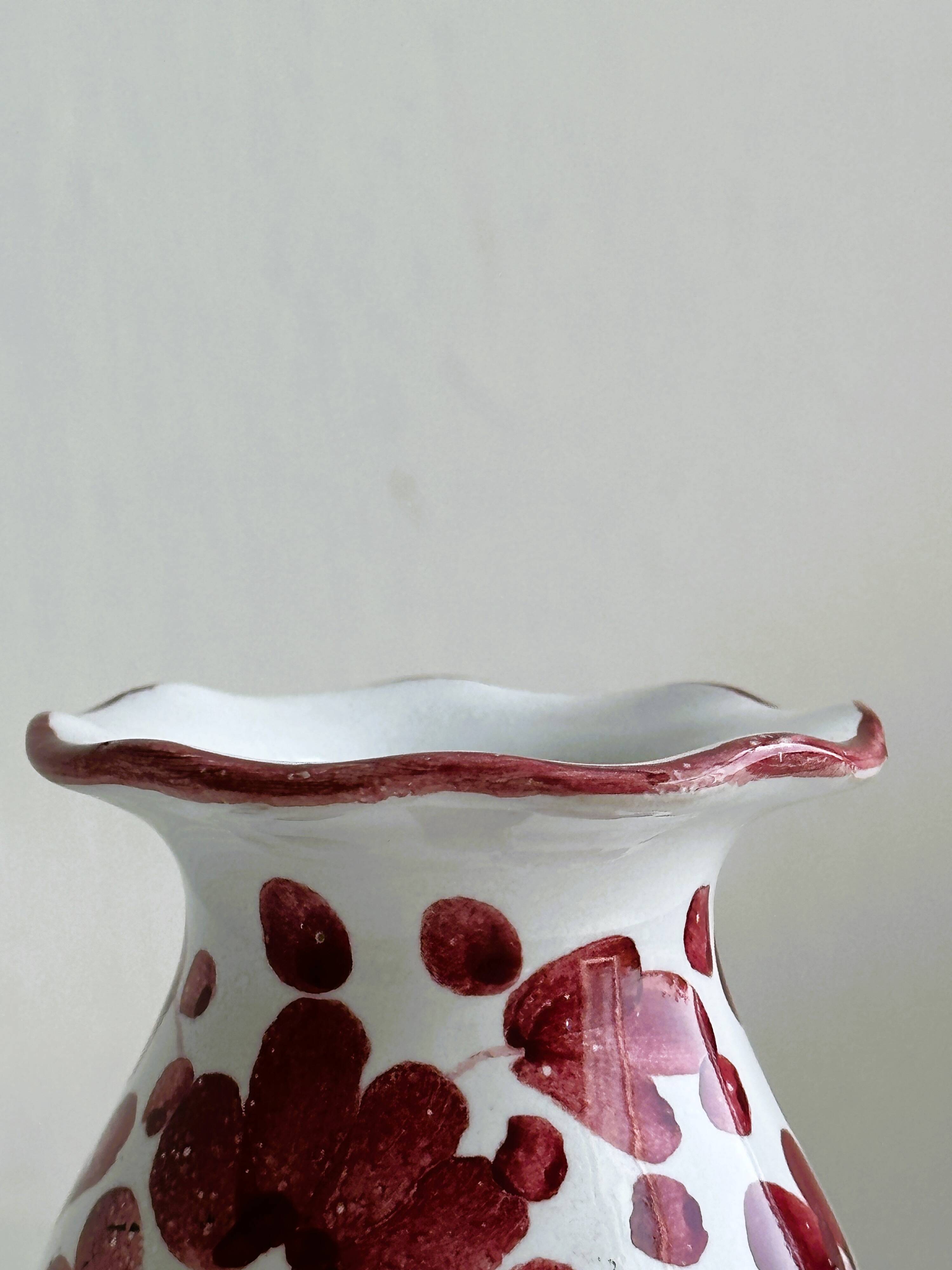 Hand painted vase made in Italy, Grazia Deruta style.