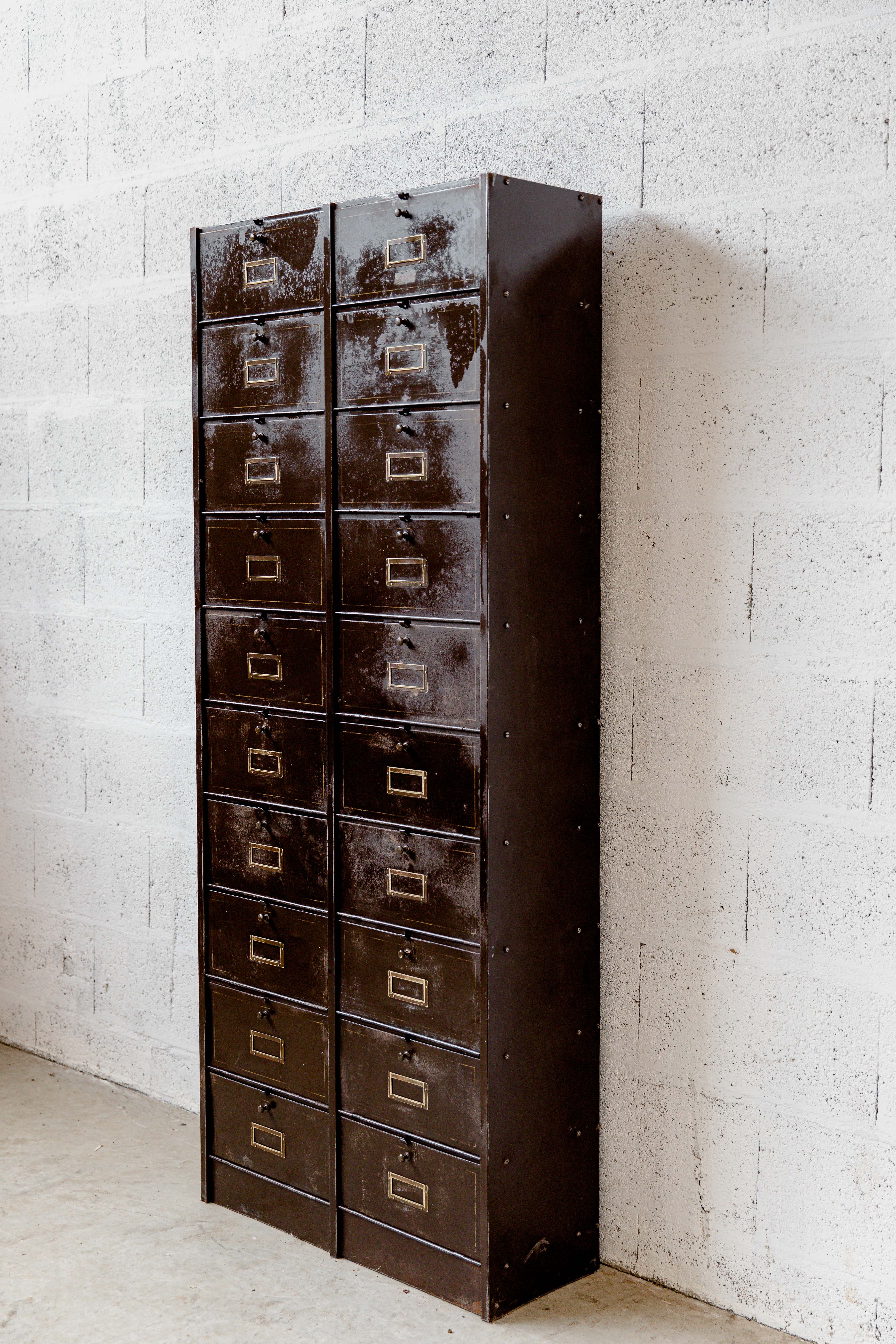 Industrial locker cabinet with valves "Statice"
