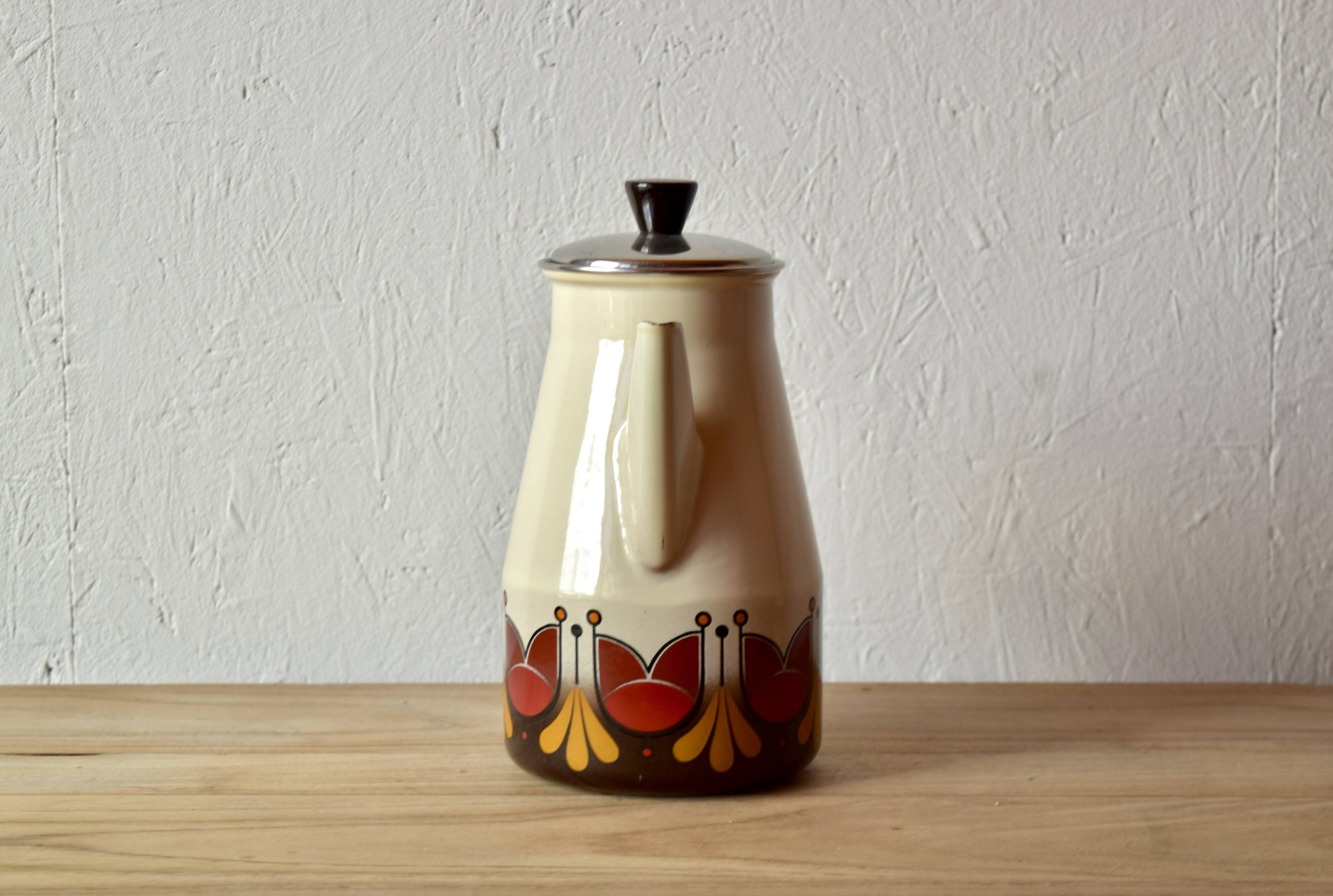 Vintage enameled metal and Bakelite coffee maker - 1960s