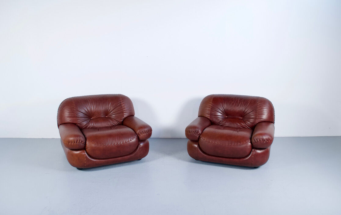Pair of Sapporo leather armchairs from the 1970s, by Mobil Girgi.