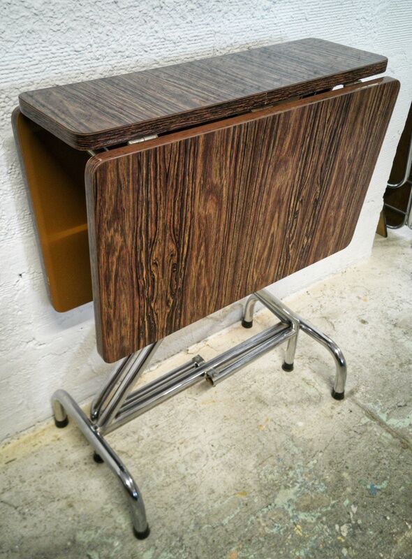 Folding table in formica