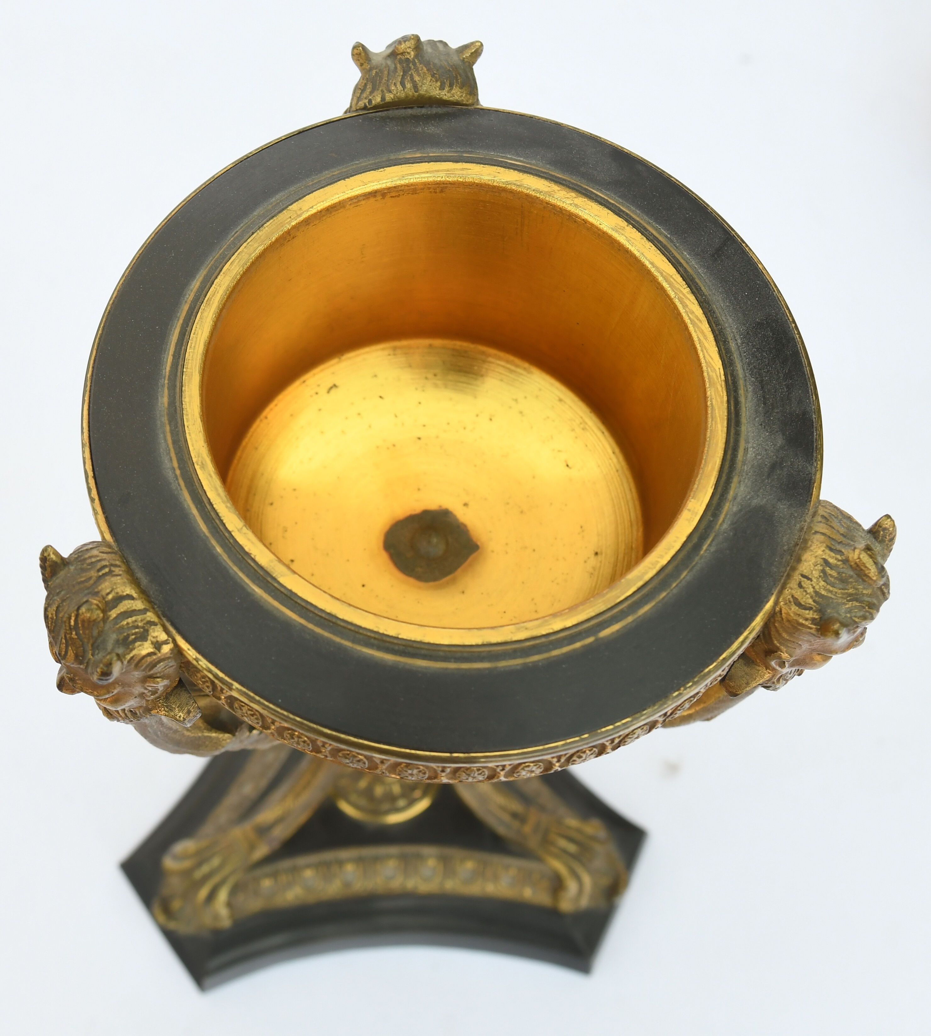 Lamp in gilded bronze and black lacquered metal