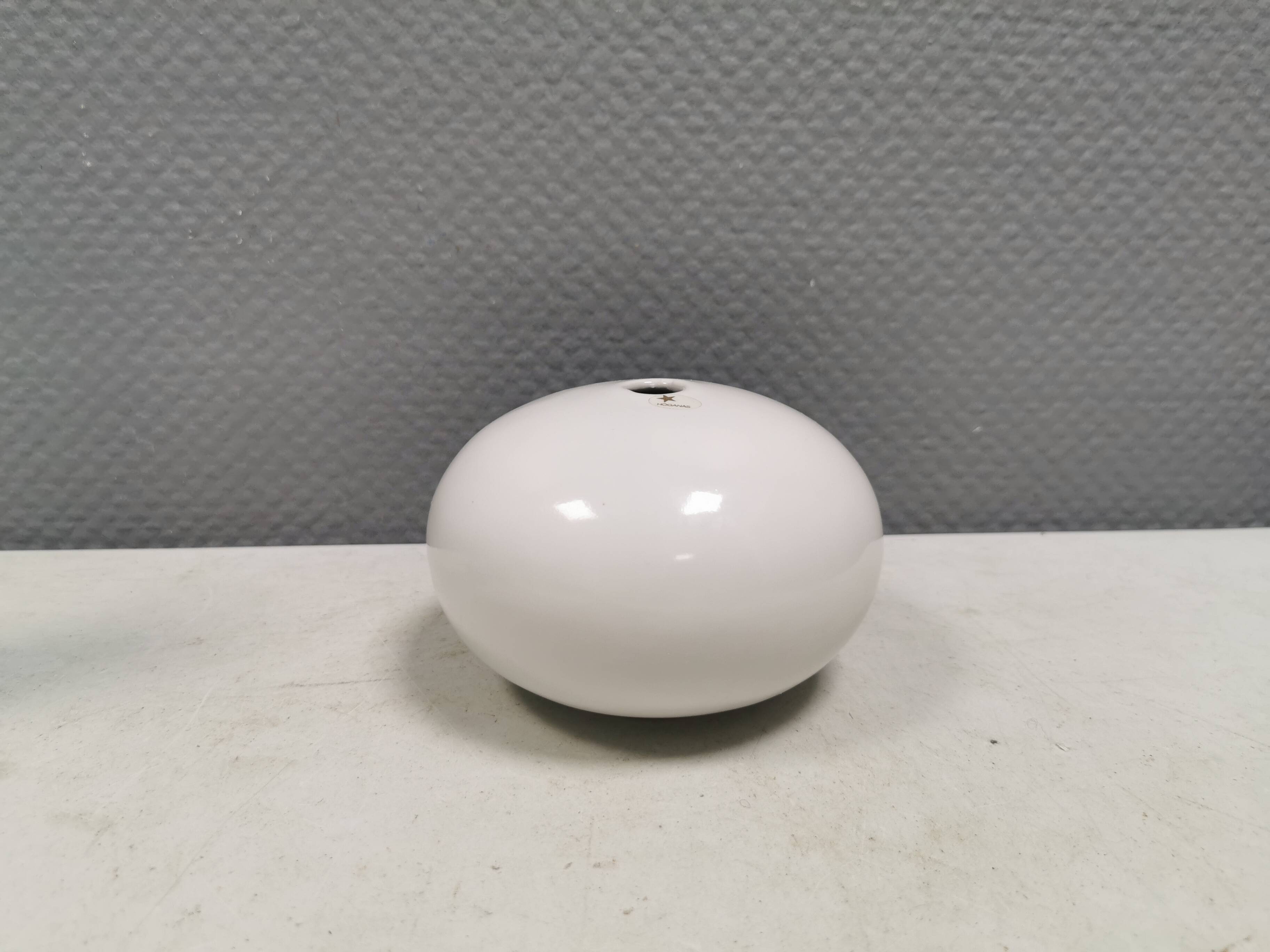 Vase sphérique de la marque de poterie suédoise Höganäs. Années 1980.