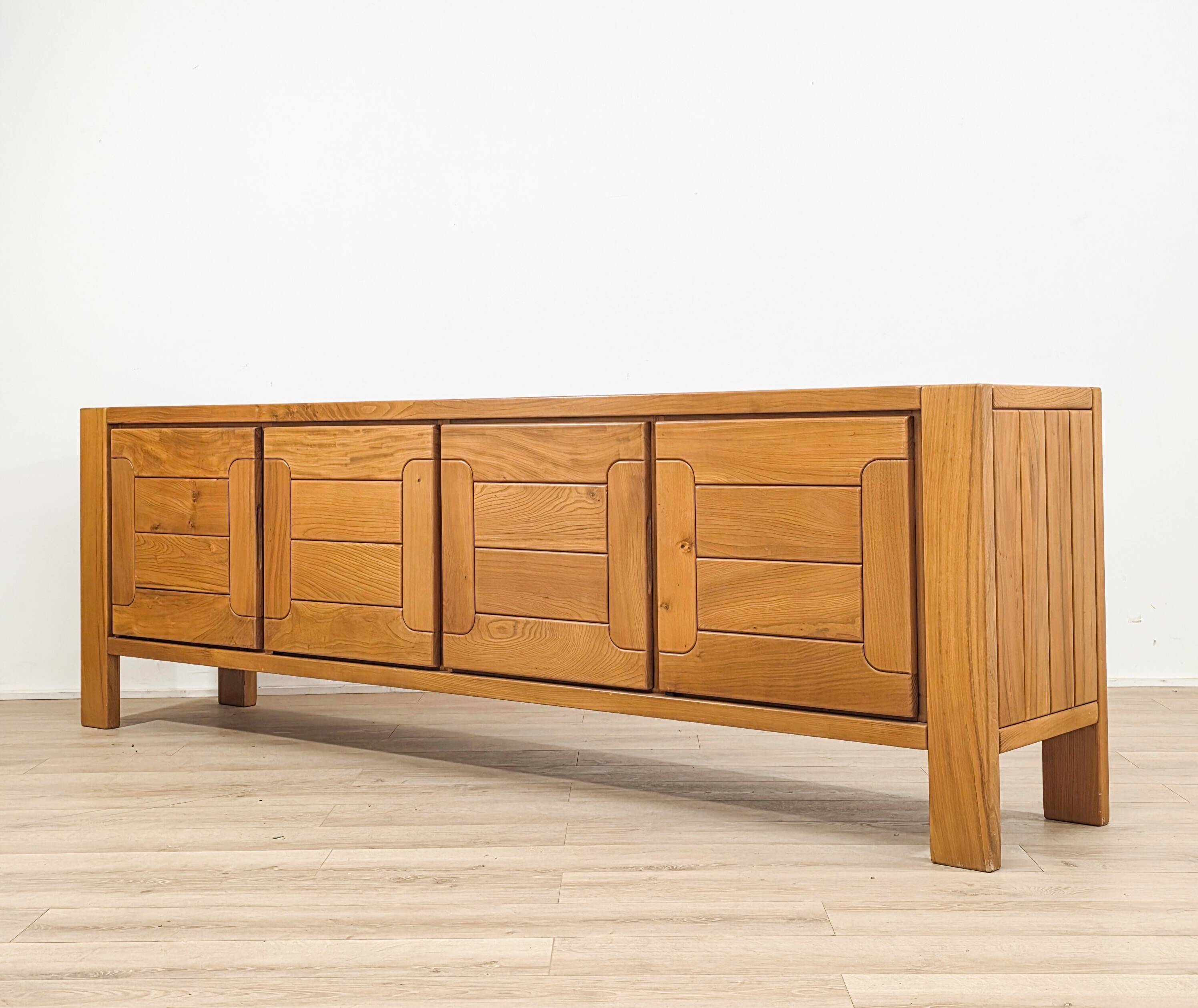 Buffet design Maison Regain en orme massif – des années 1970