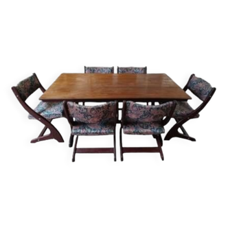Table design scandinave avec 6 chaises de Börge M Sondergaard