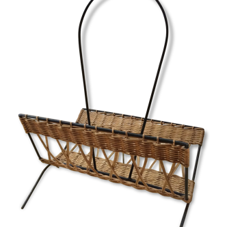 Wearing vintage rattan and black iron design magazines of the 1960s.