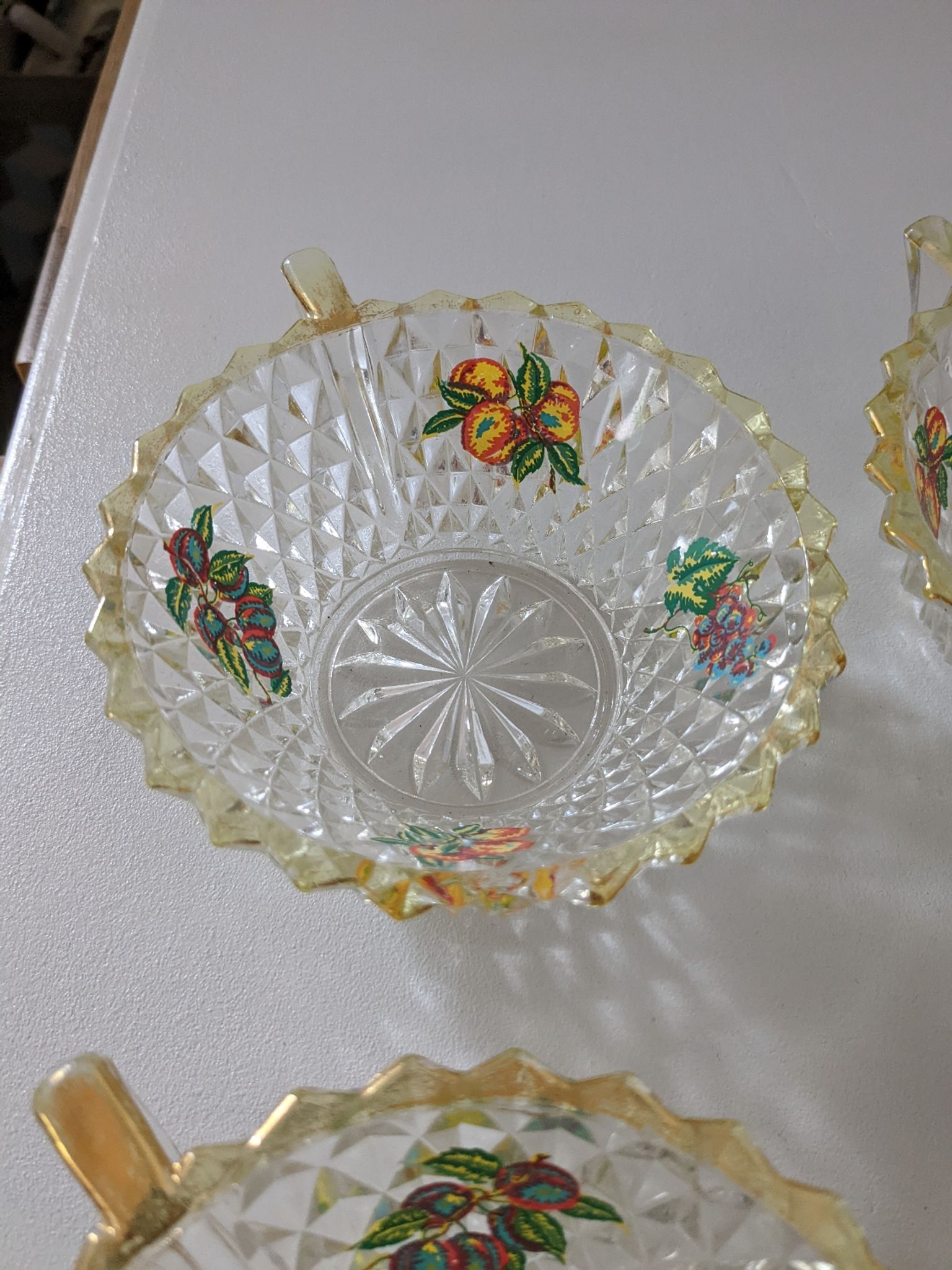 6 coupelles en verre ciselé
