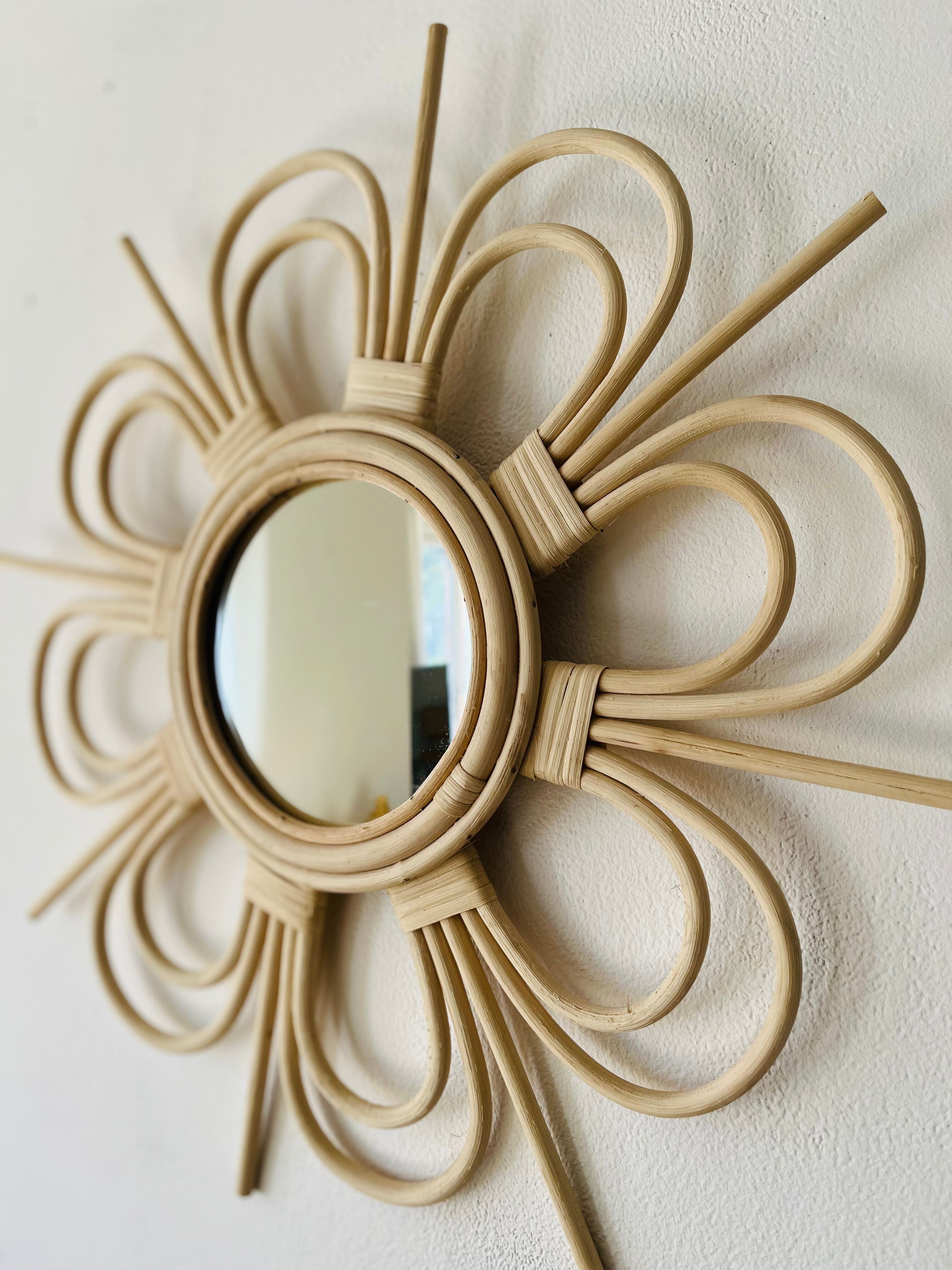 Flower-shaped rattan mirror, 55 cm