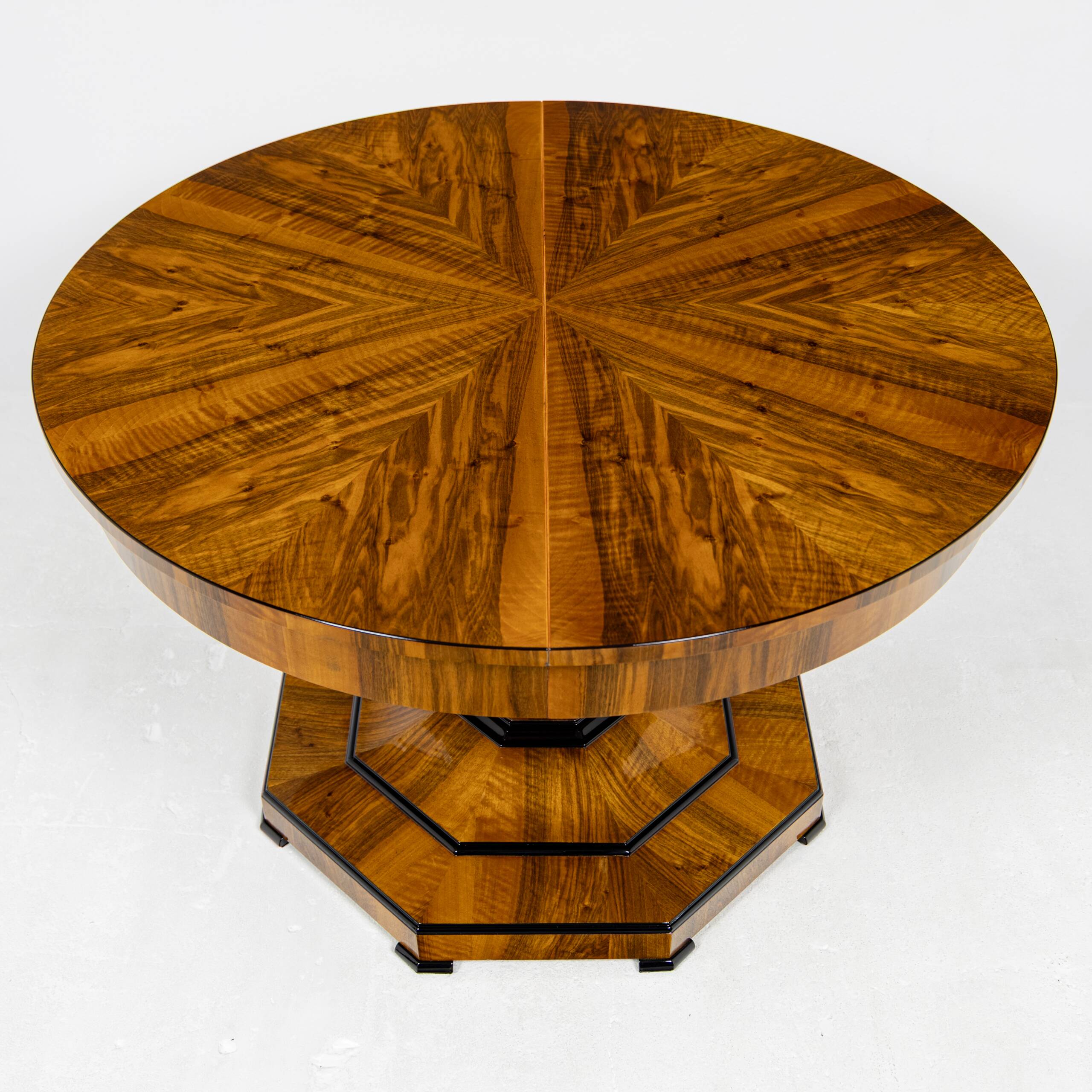 Extendable Biedermeier walnut round table - 1920-1939