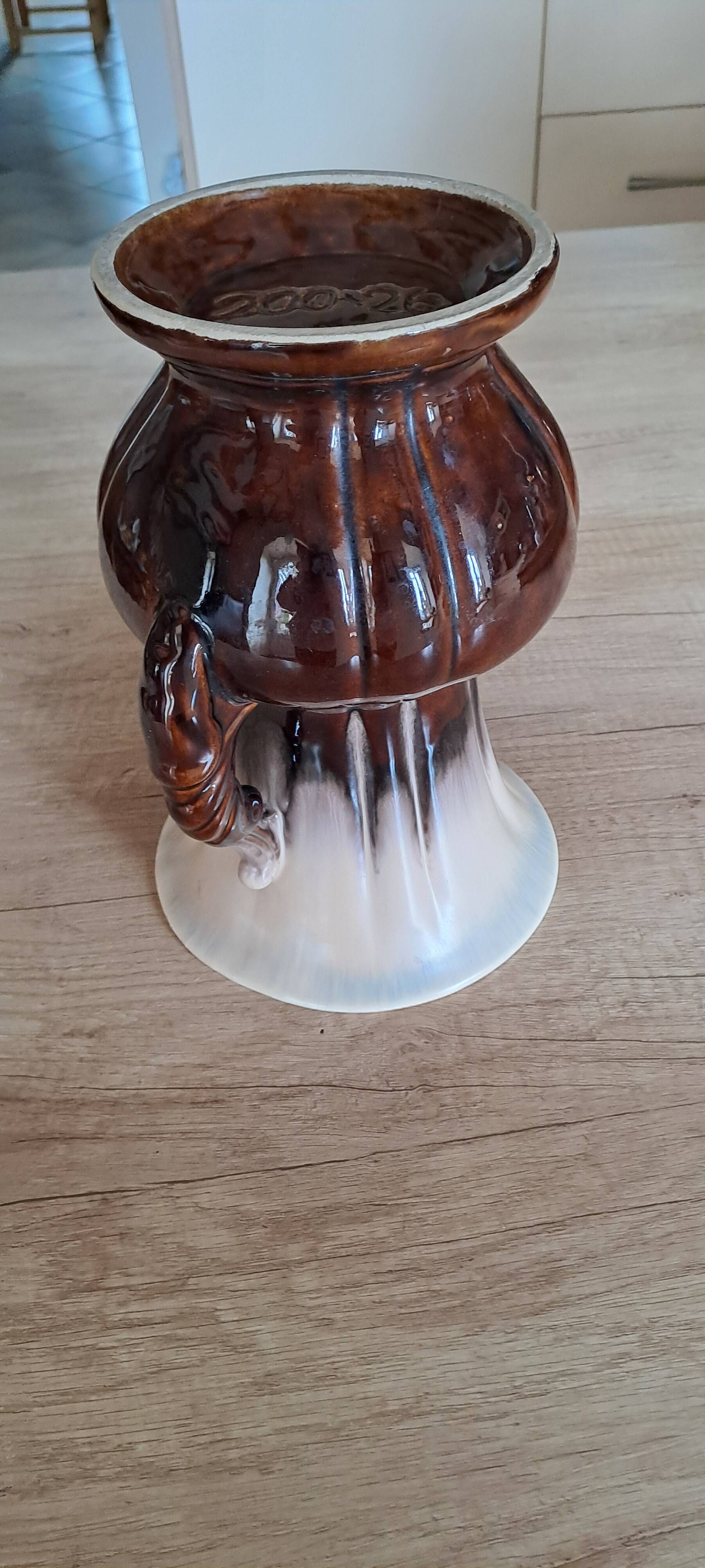 Numbered amphora vase