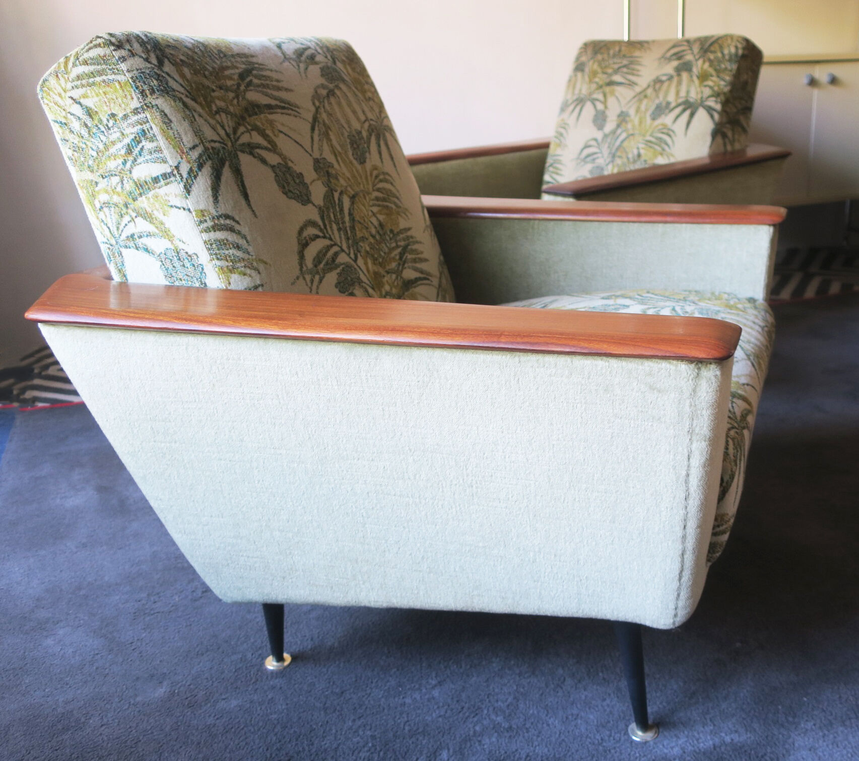 Pair of italian lounge chairs afrormosia and mohair, 1940s