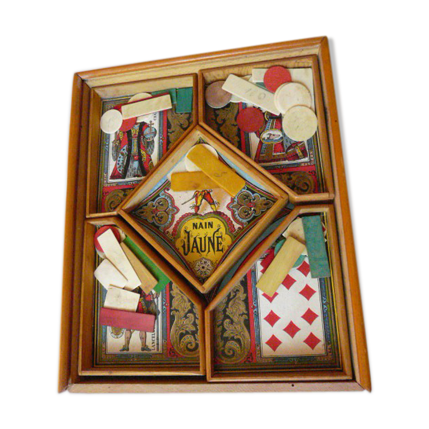 Yellow Dwarf in wooden dated 1921 with tokens