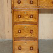 Bureau victorien en chêne miel avec cuir teint à la main