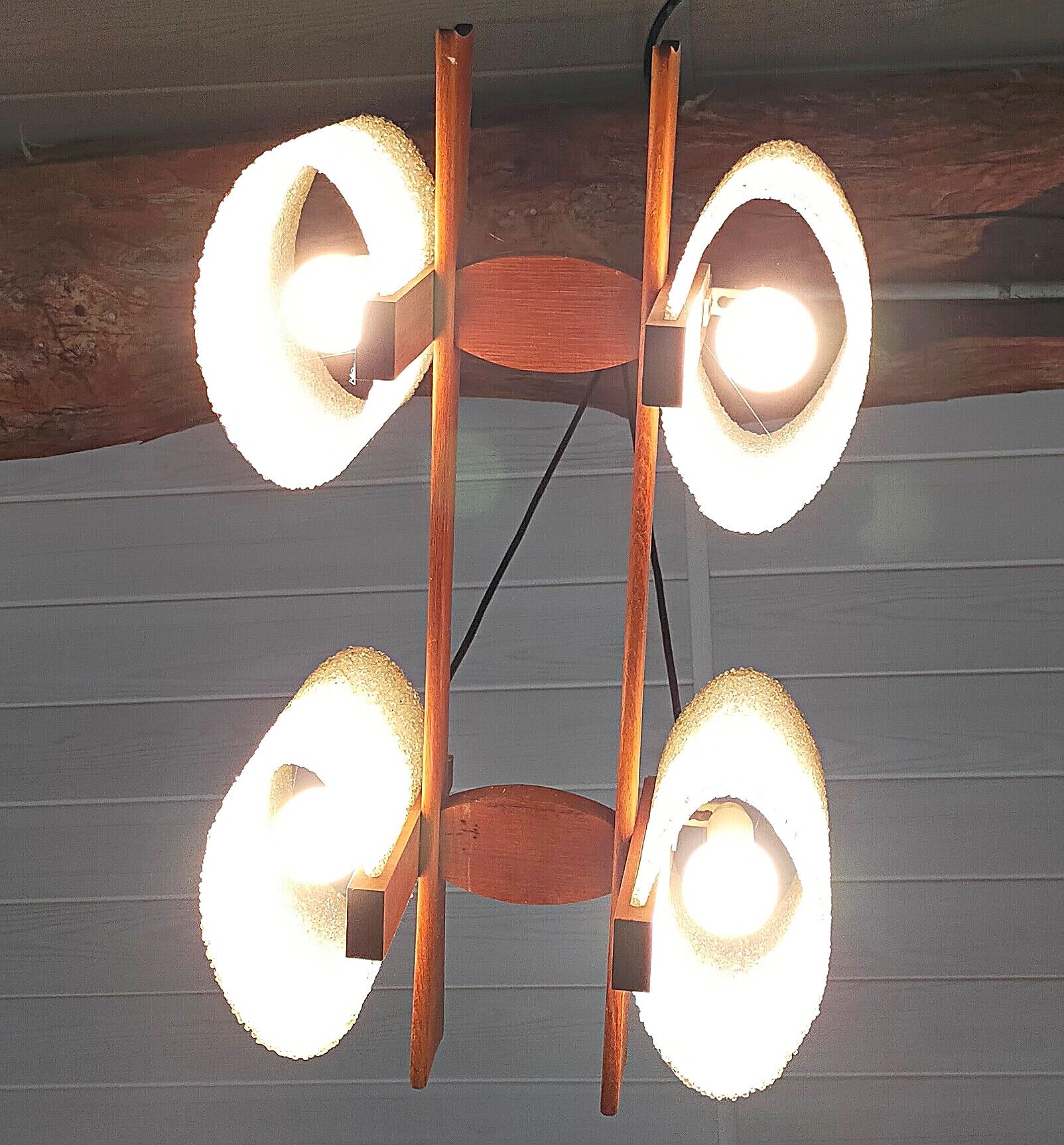 Lustre vintage scandinave en teck et perspex