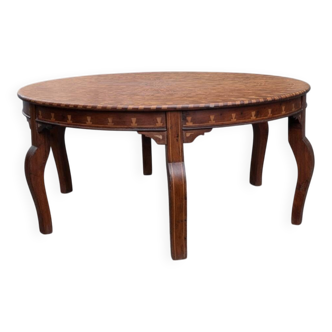 Table basse ronde en marqueterie – Décor étoilé d’inspiration orientale