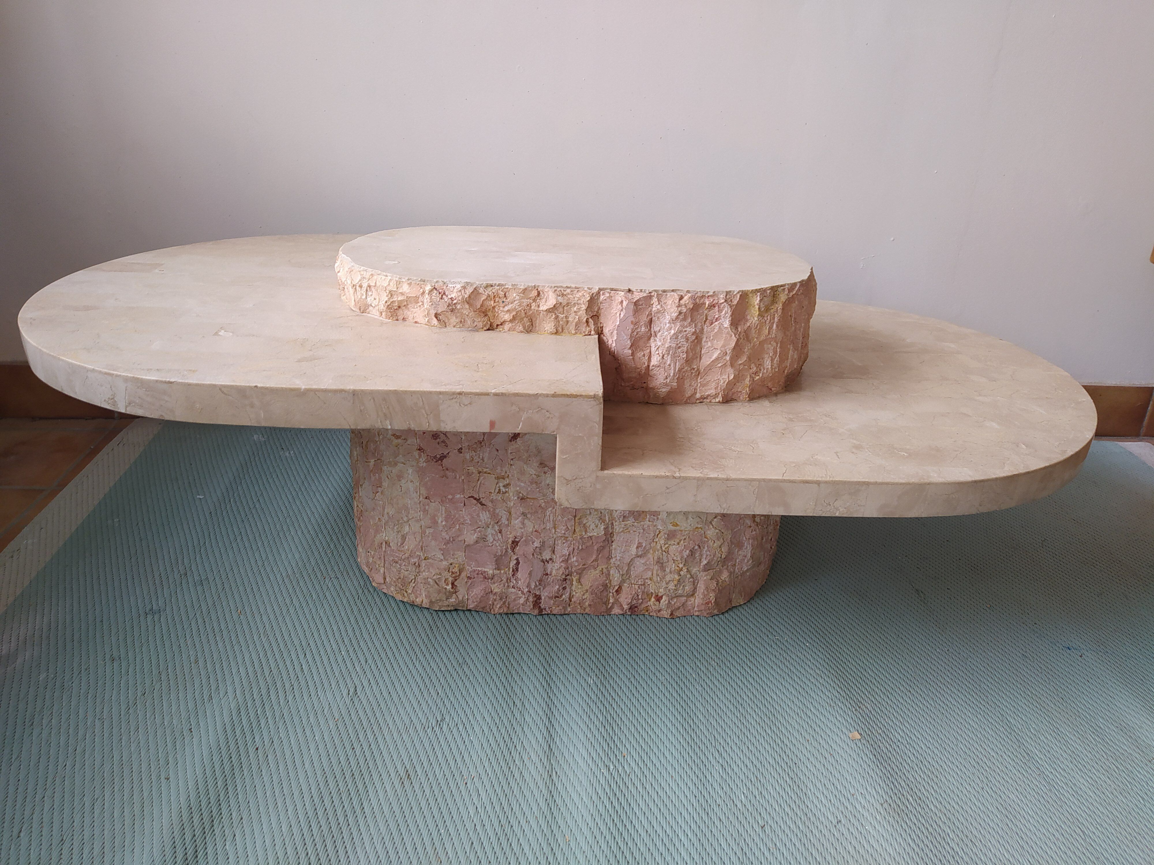 Oval coffee table in stone and marble