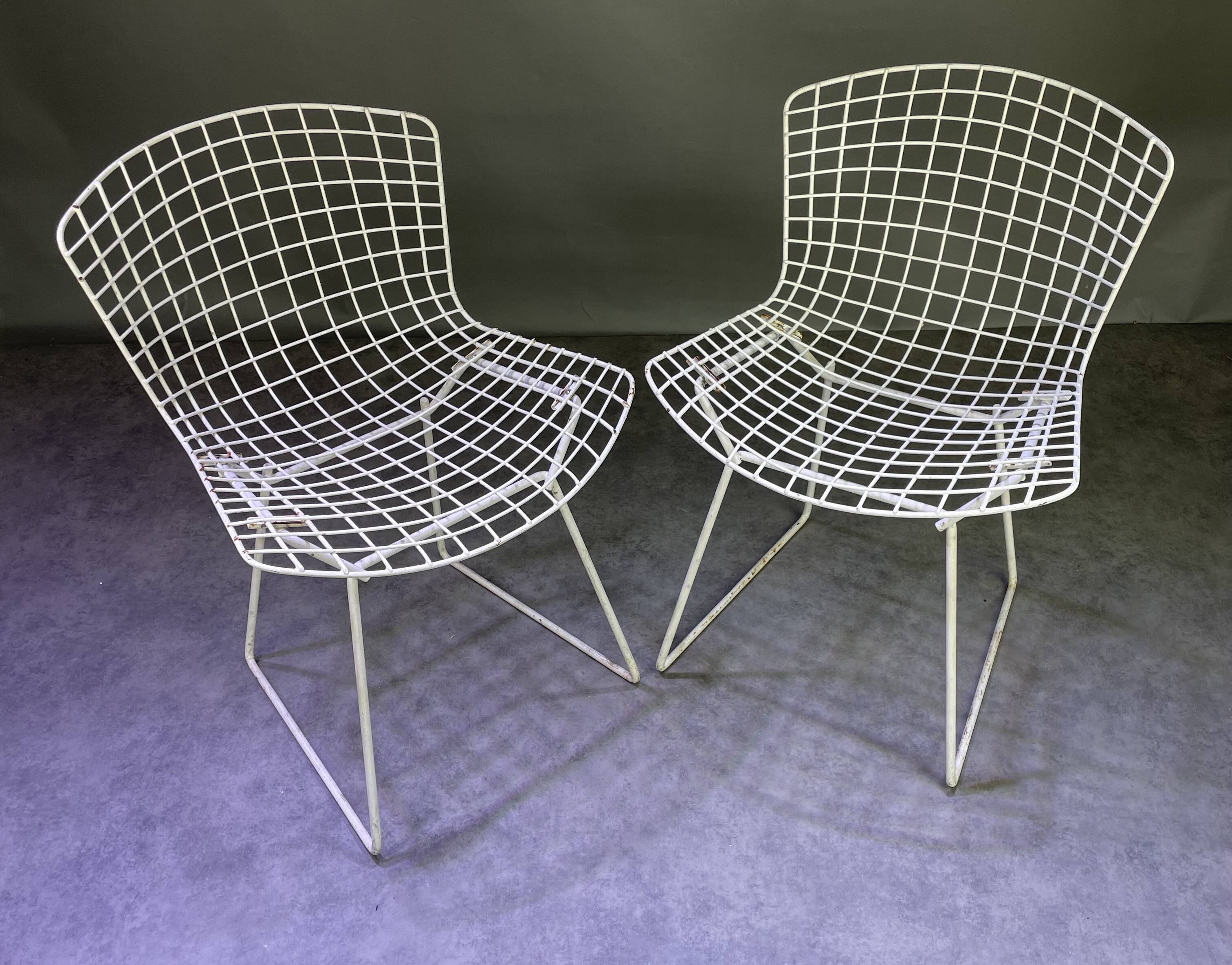 Pair of Bertoïa chairs