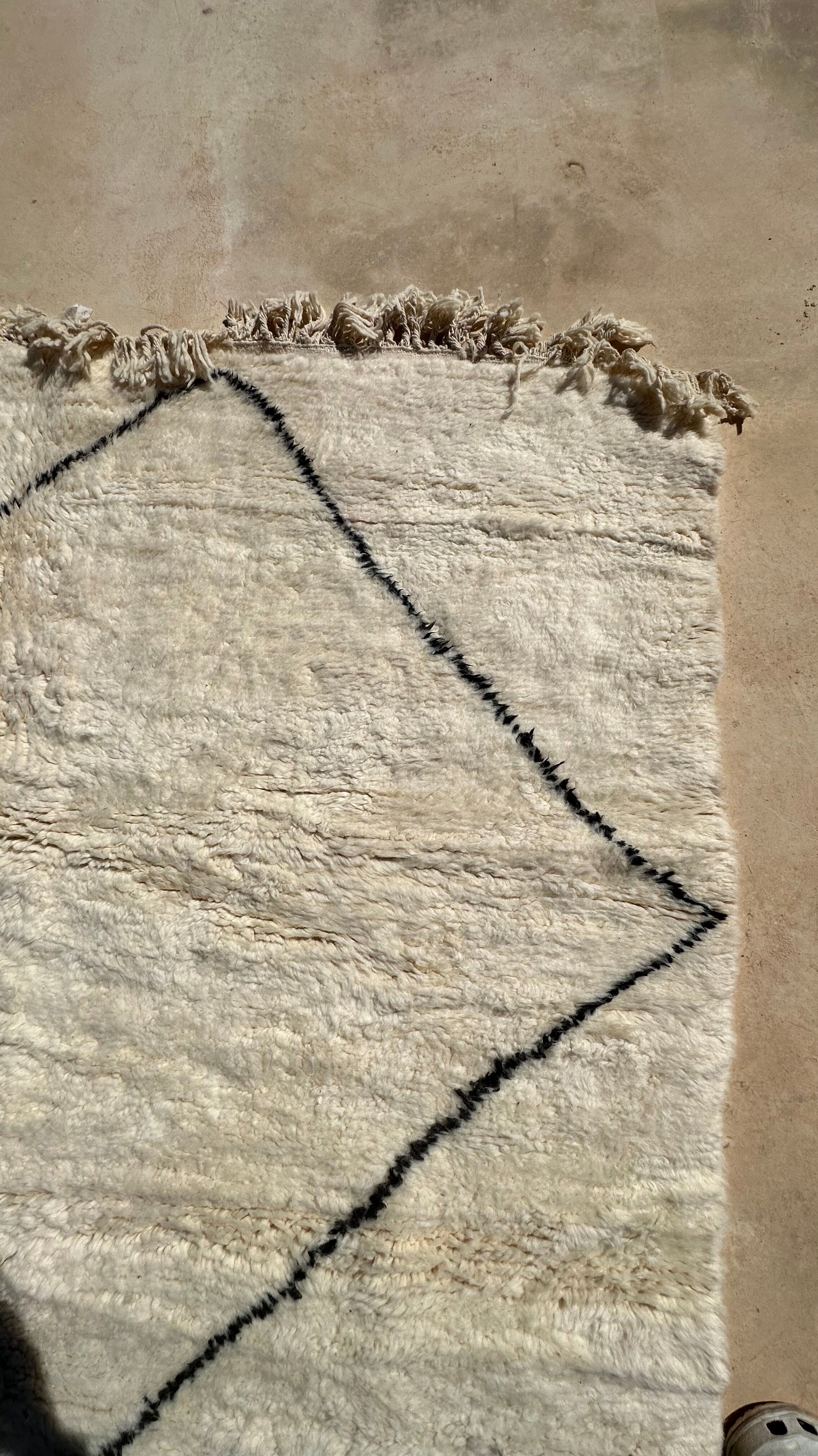 Moroccan carpet beni ouarain white - 303 x 357 cm