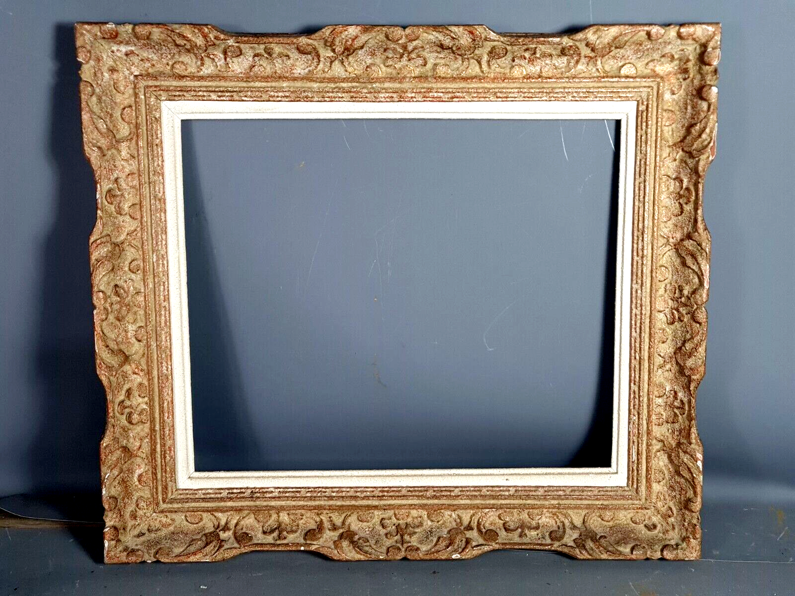 Montparnasse frame with keys carved ceruse wood 62x53 cm, foliage 46x38 cm SB