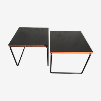 Paire de tables noires "volante" de Pierre Guariche pour Steiner