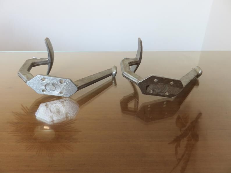 Pair of aluminum patères Art Deco 30 years 40