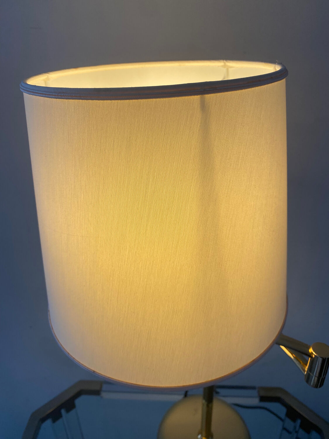 Vintage e-reader lamp from the 70s