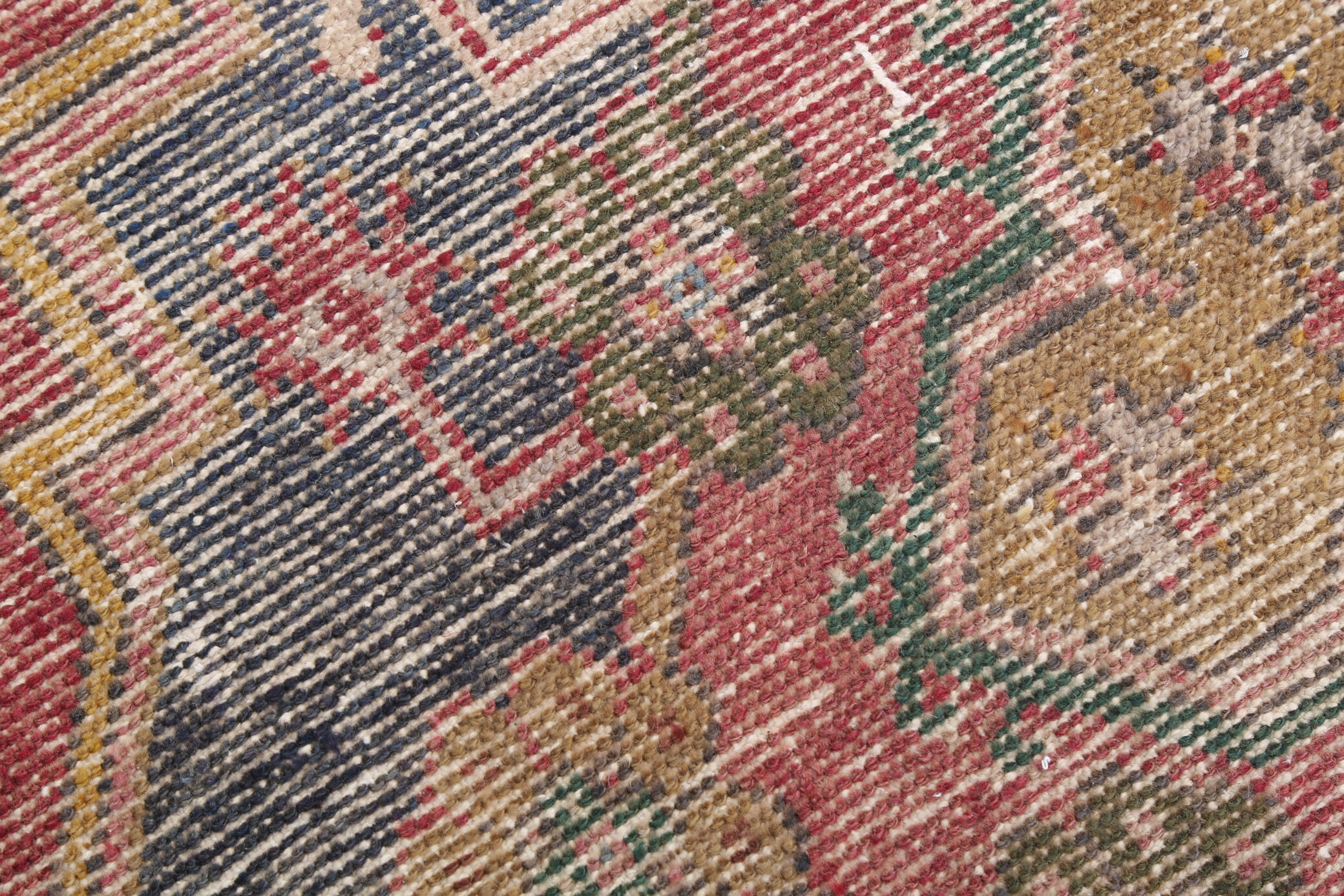 4x9 traditional hand-made vintage rug 284x134cm