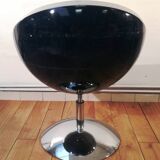 Egg armchair