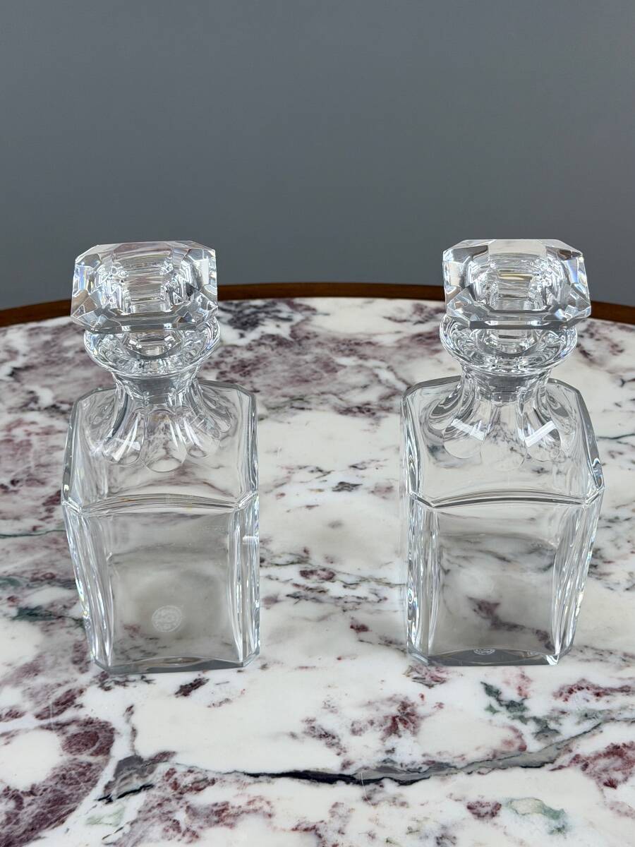 Paire de carafes en cristal de Baccarat, XXe Siècle