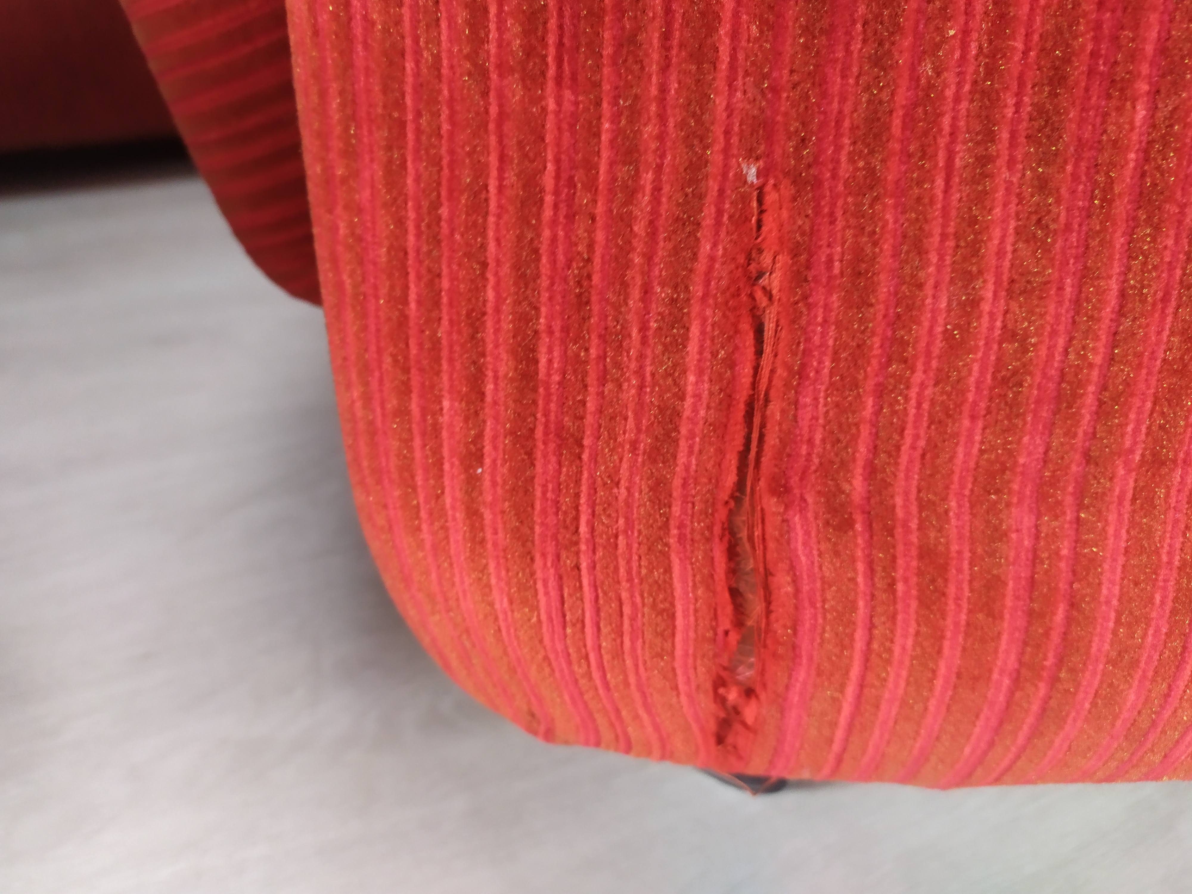 Airborne Cadestin Red Velvet Lounge