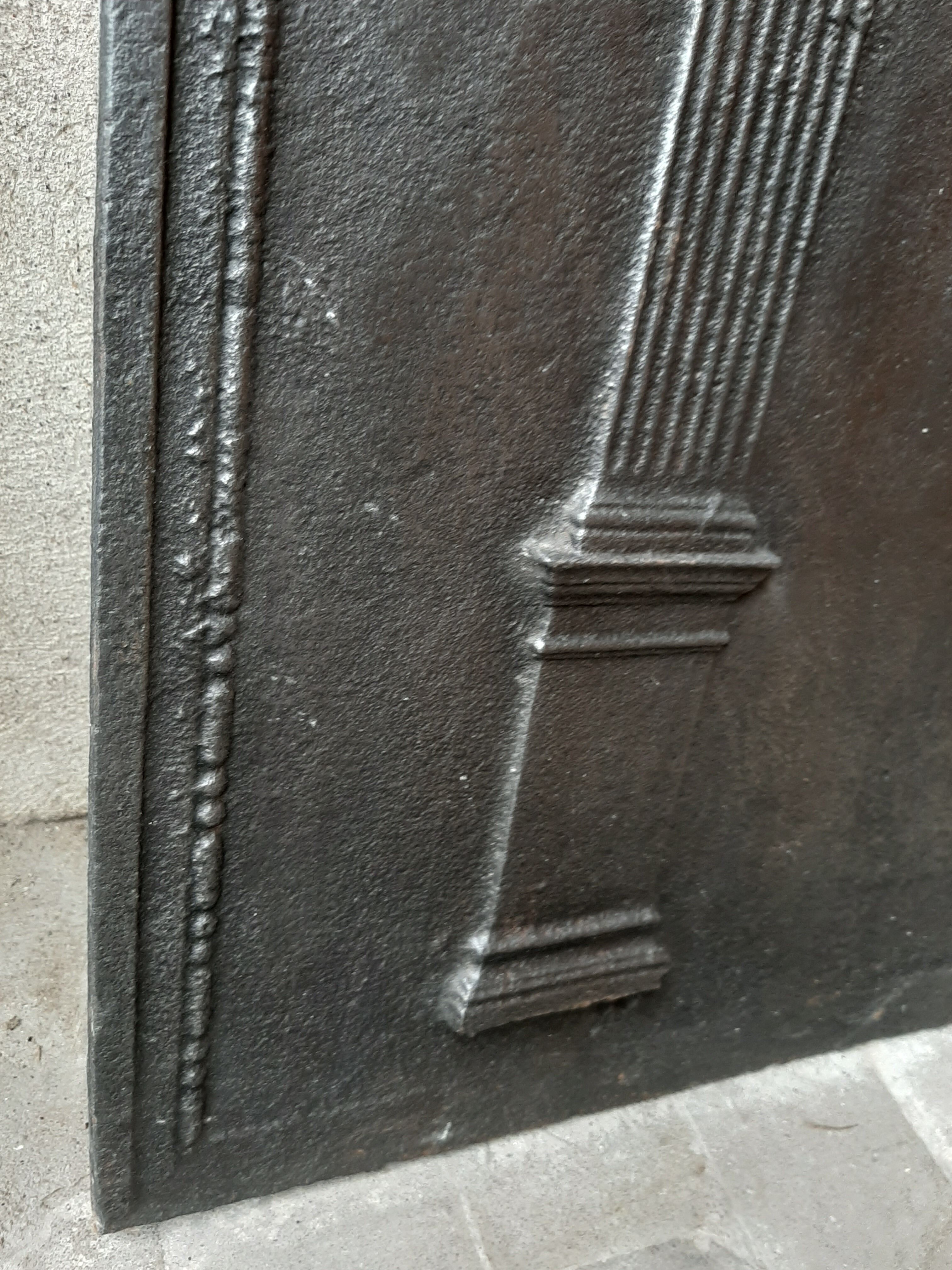 Font chimney plate with Medici column