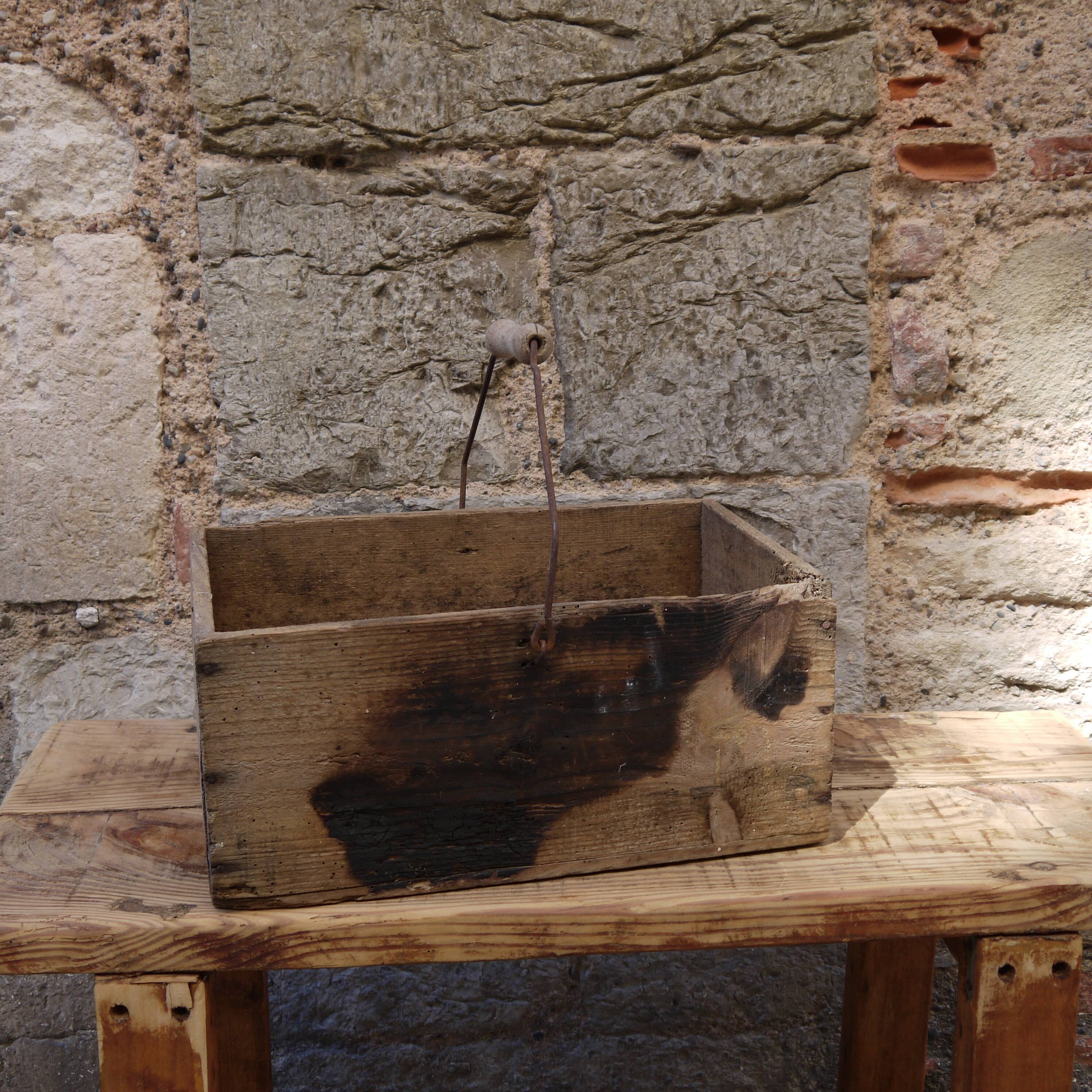 Wooden crate with handle