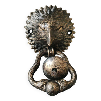 Door knocker/door hammer/eagle head. Cast iron with old gold patina. Size 18 x 10.7 cm