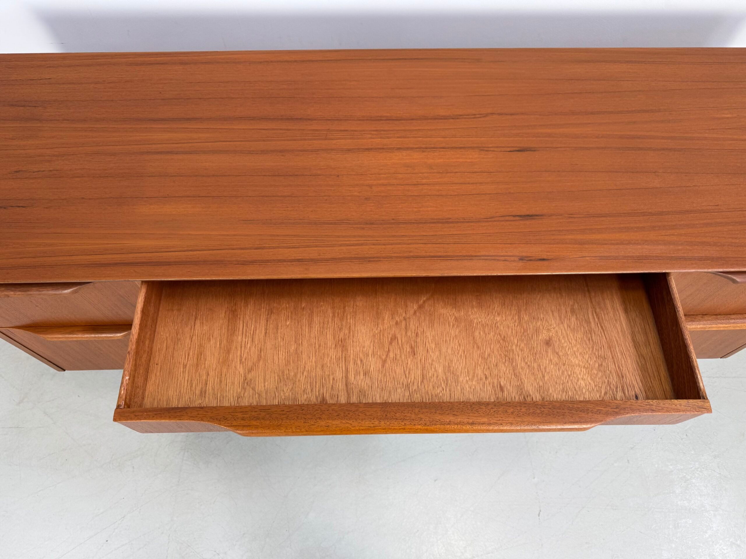 Vintage Austinsuite sideboard.