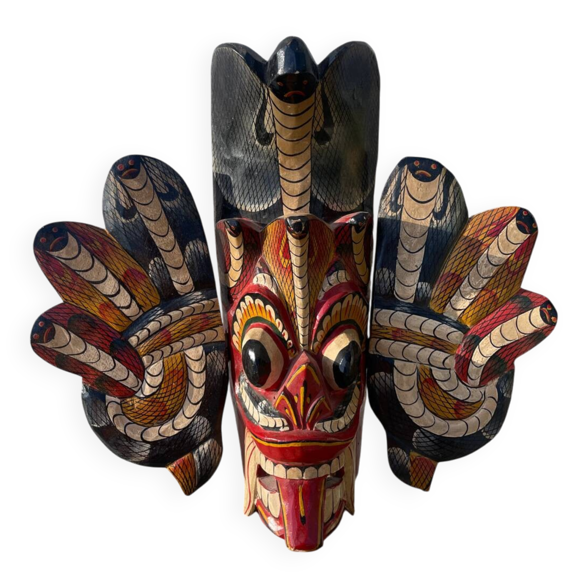 Masque en bois asiatique coloré