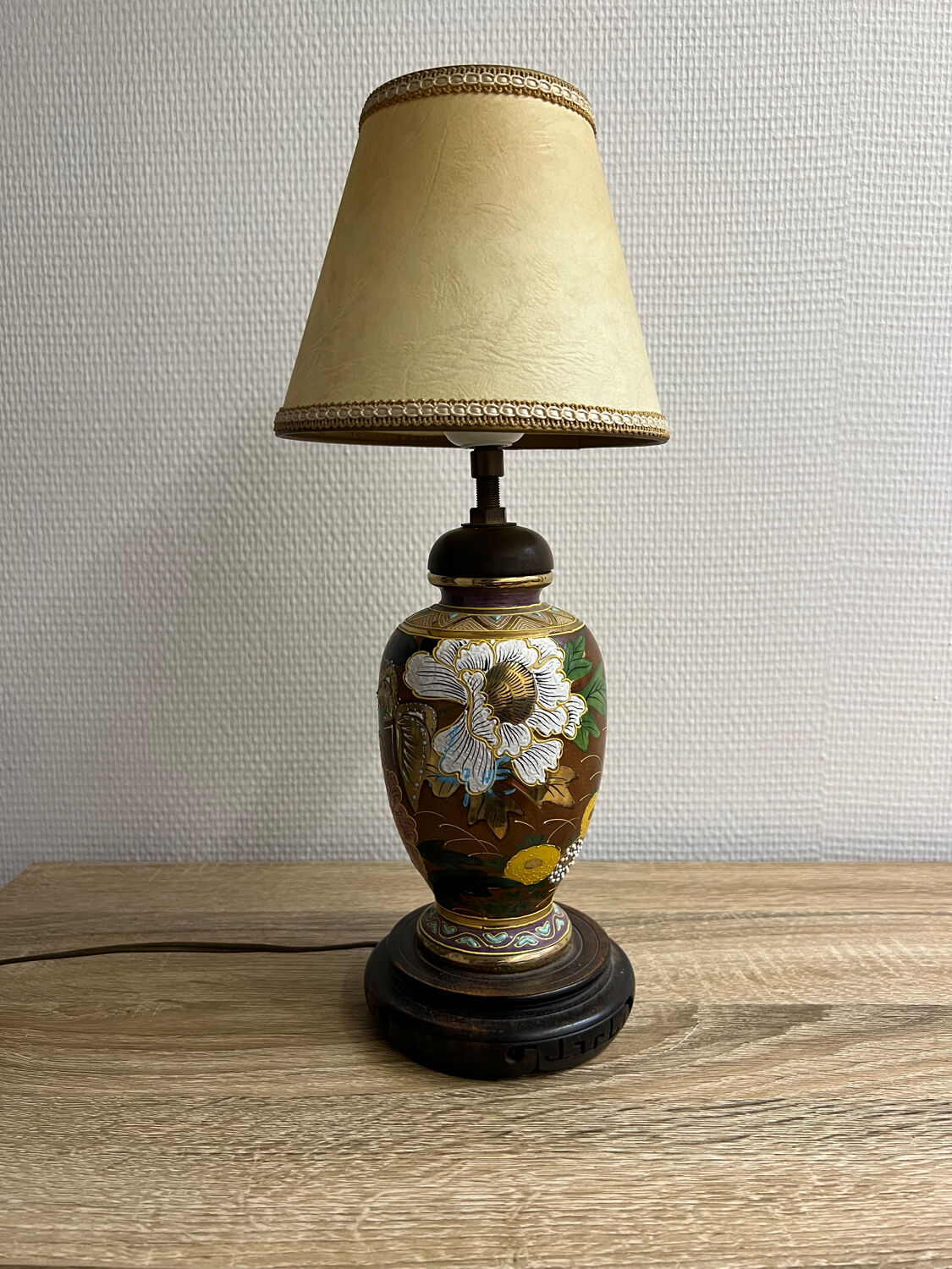 Table lamp, hand-painted ceramic foot