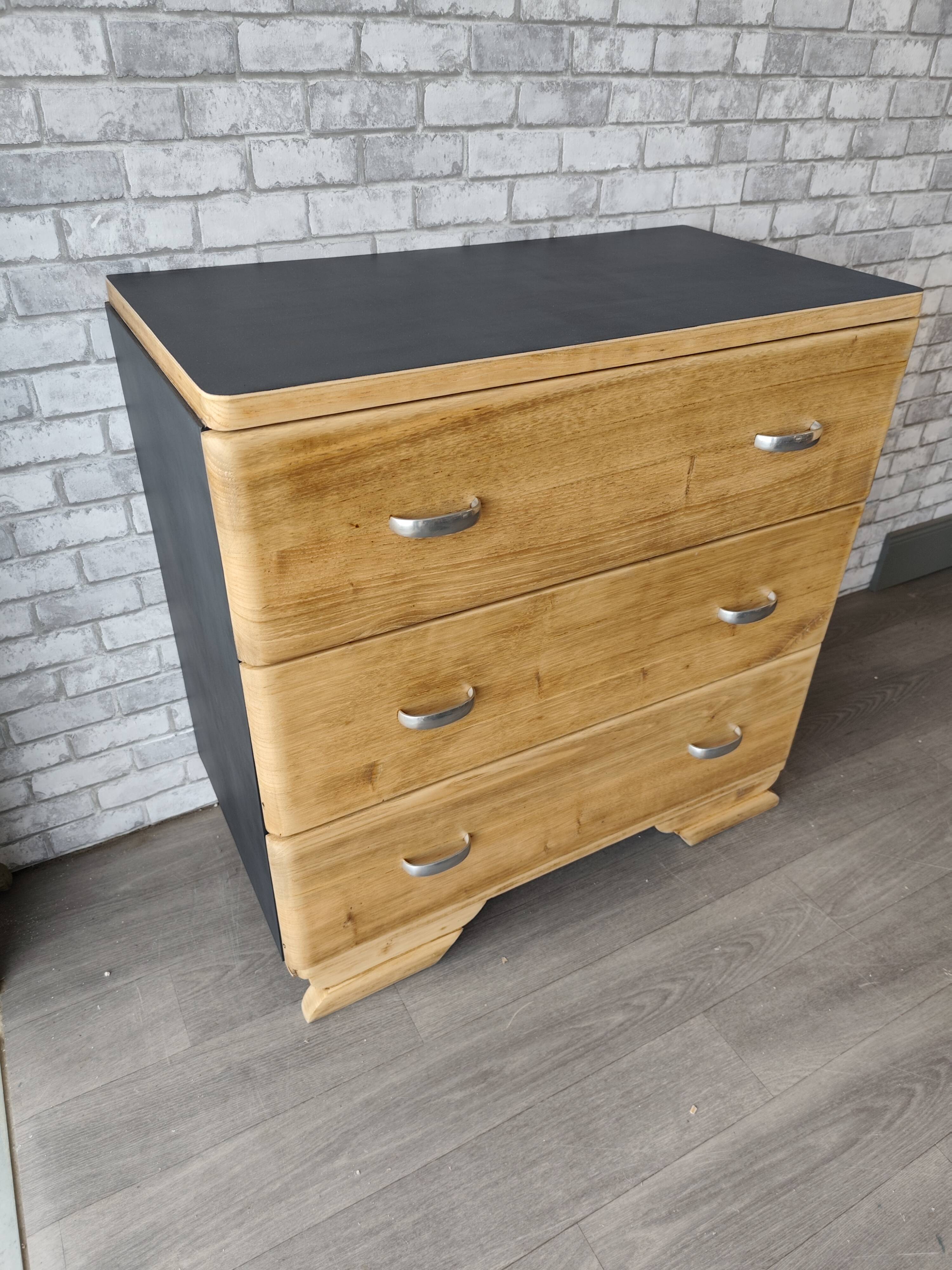 Chest of drawers