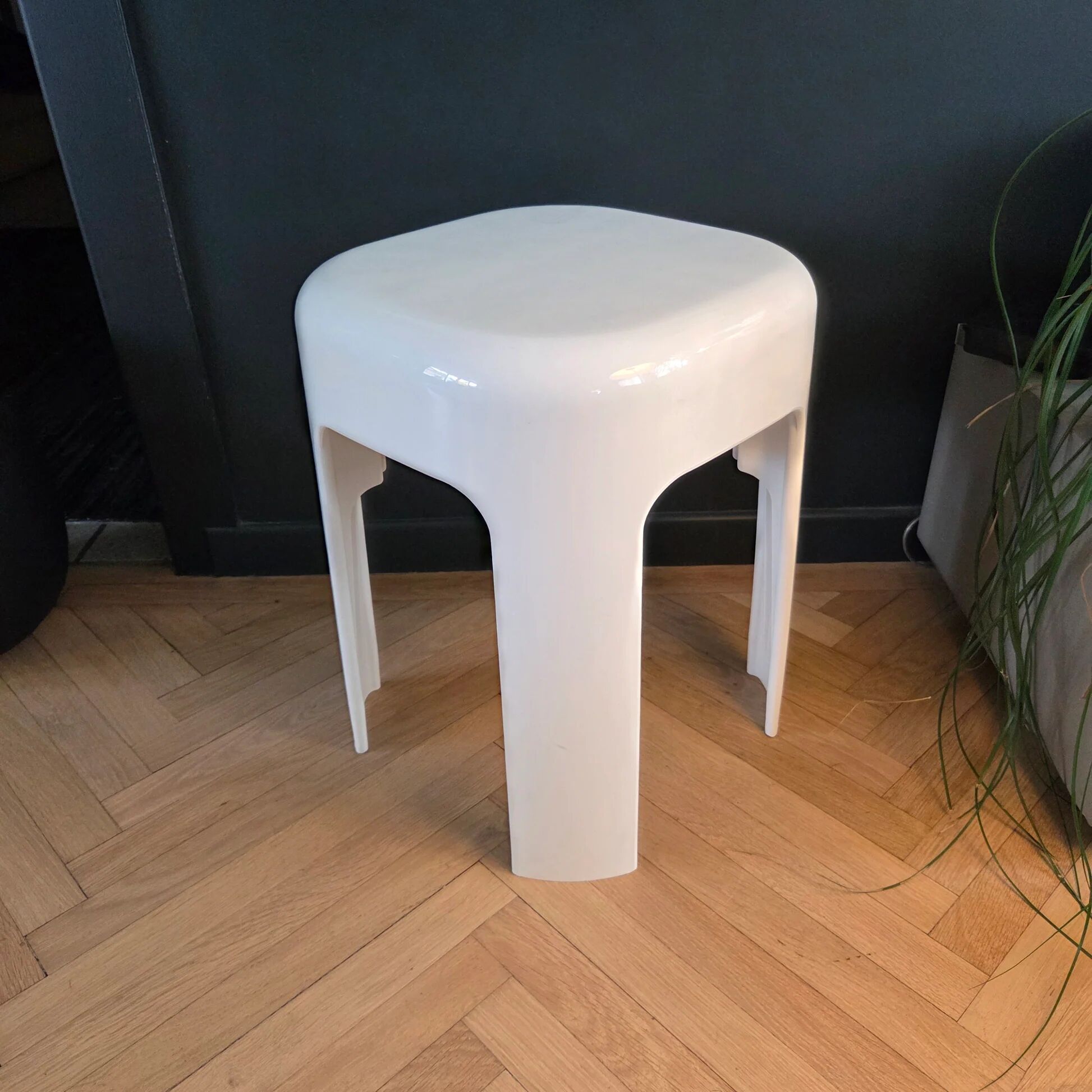 Stool - Vintage white plastic side table