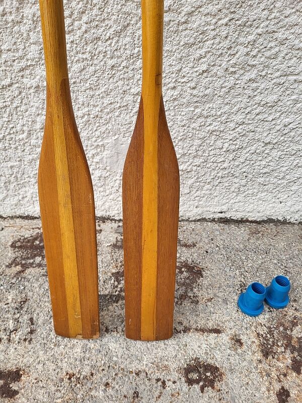 Paire de rames de bateau en bois