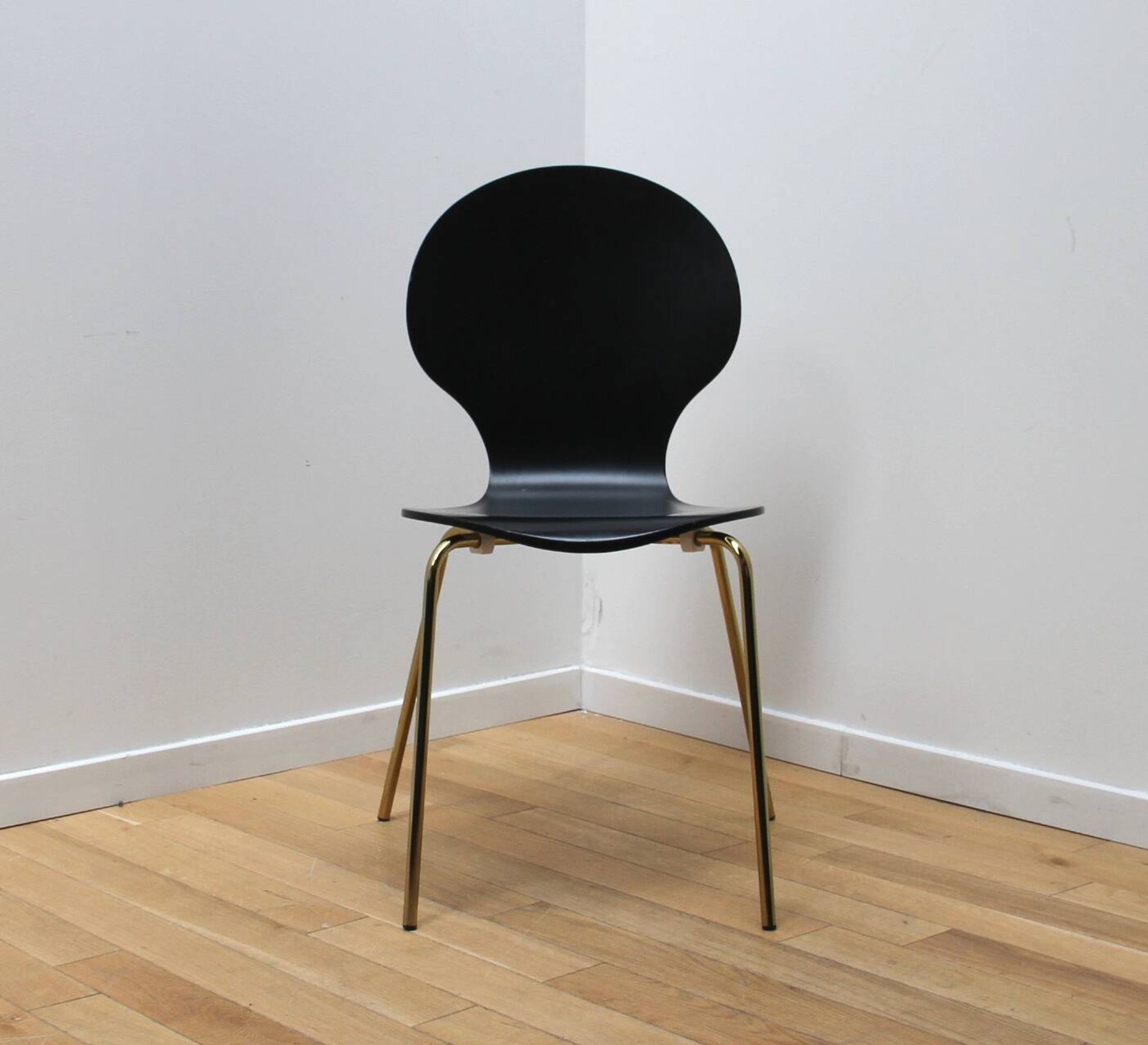 Suite of 8 designer dining room chairs