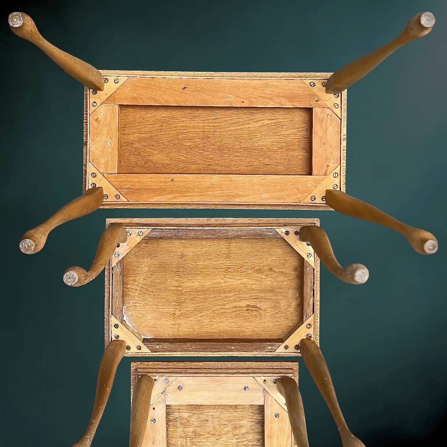 Nest of solid wood tables with cabriole legs in Louis XV style – 1950s-60s