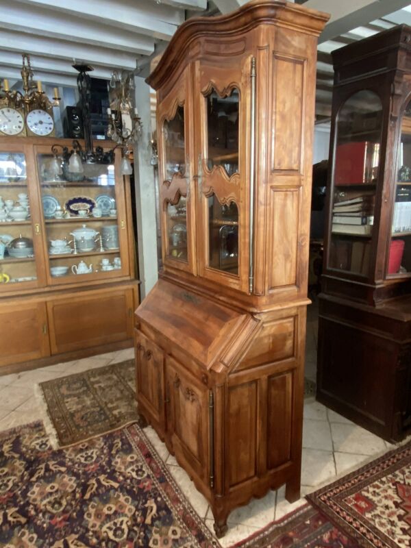 Grand scriban bibliothèque bureau en noyer massif style Louis XV