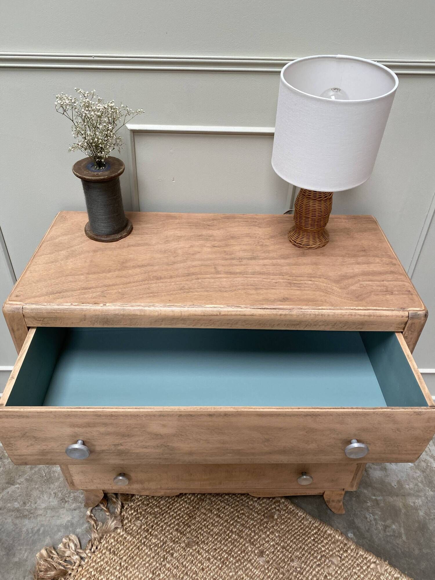 Moustache leg commode (renovated)