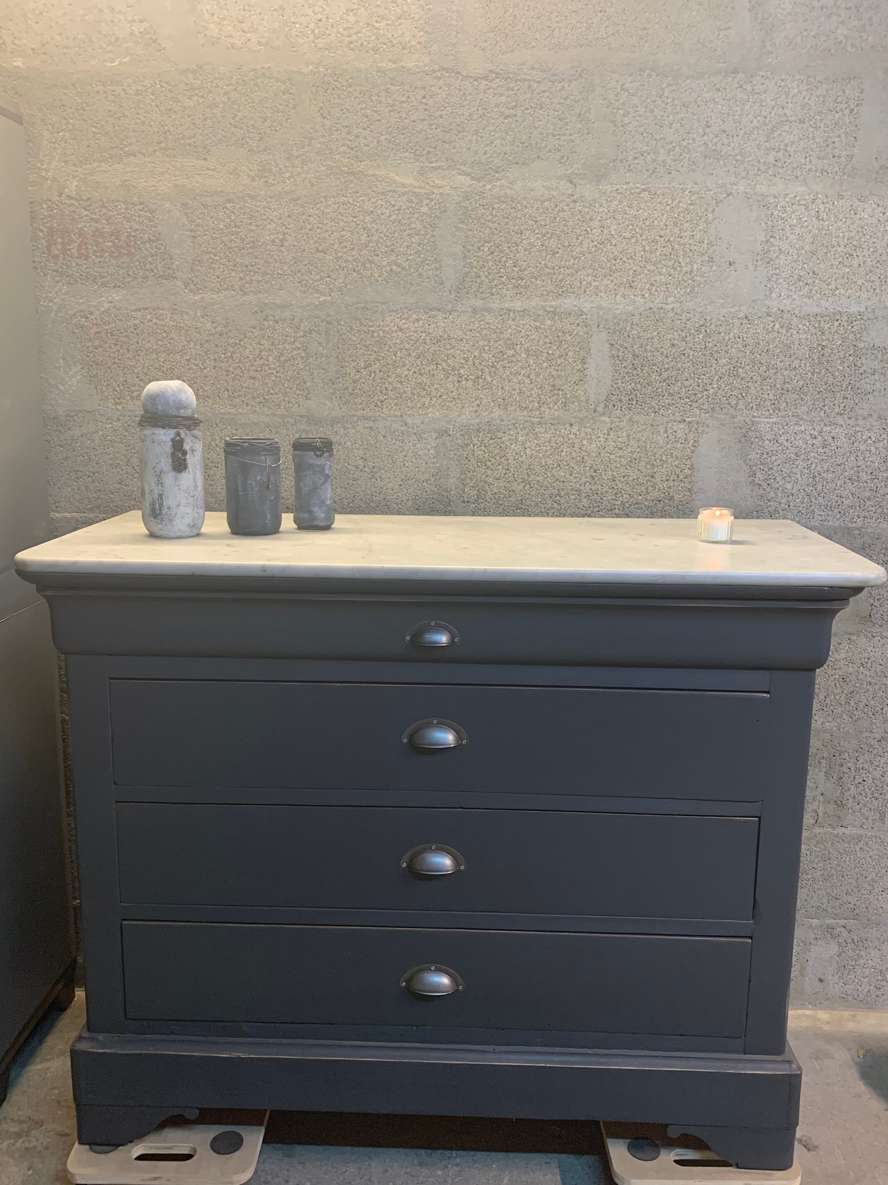 Commode plateau en marbre