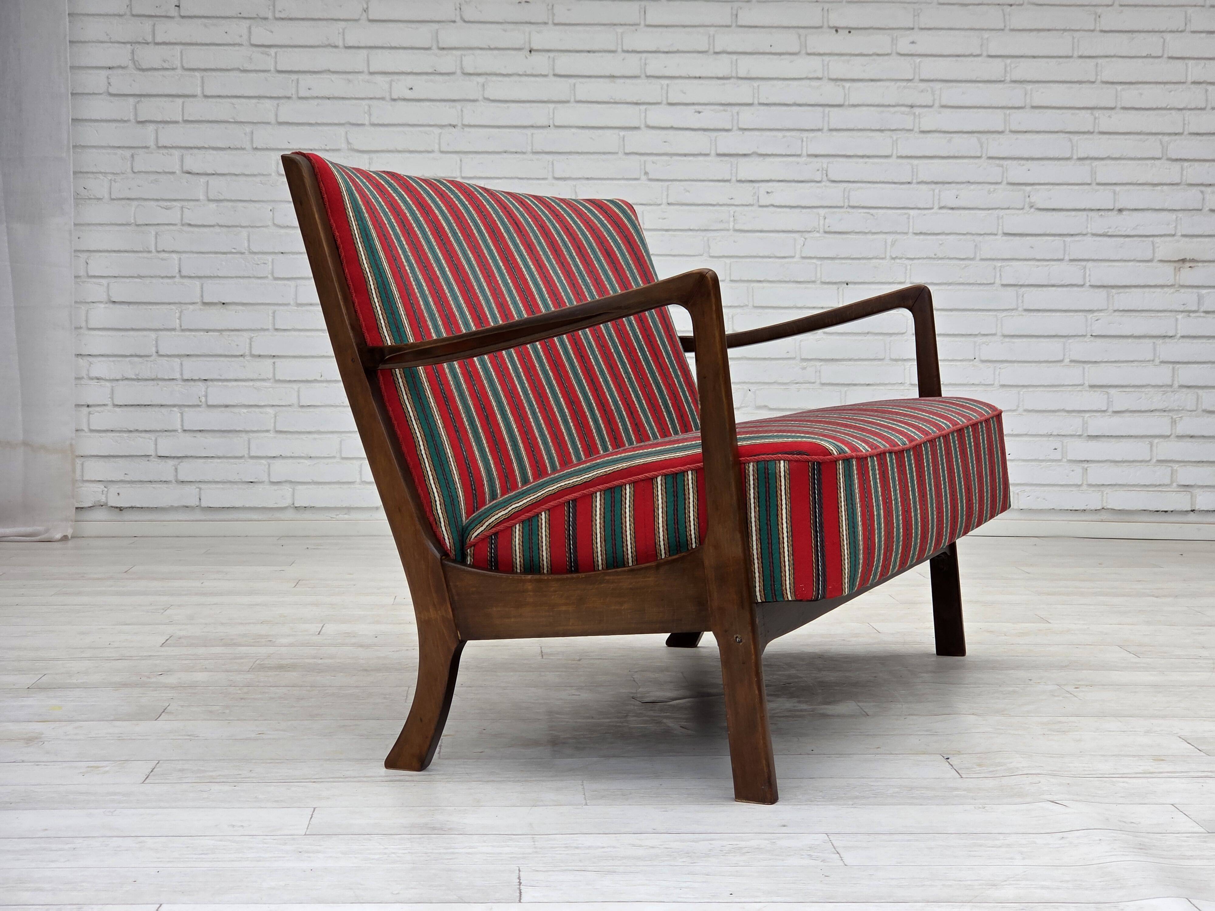 Canapé 2 places danois des années 1960 par Fritz Hansen, laine d'ameublement.