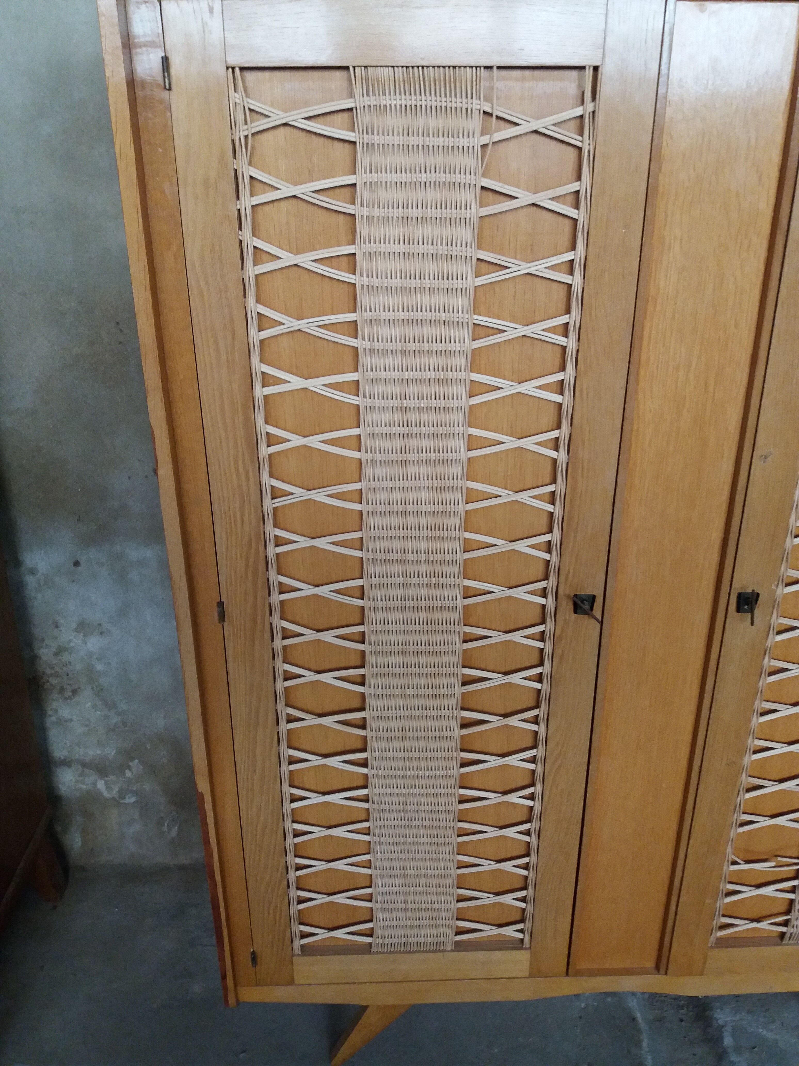 Armoire en rotin vintage