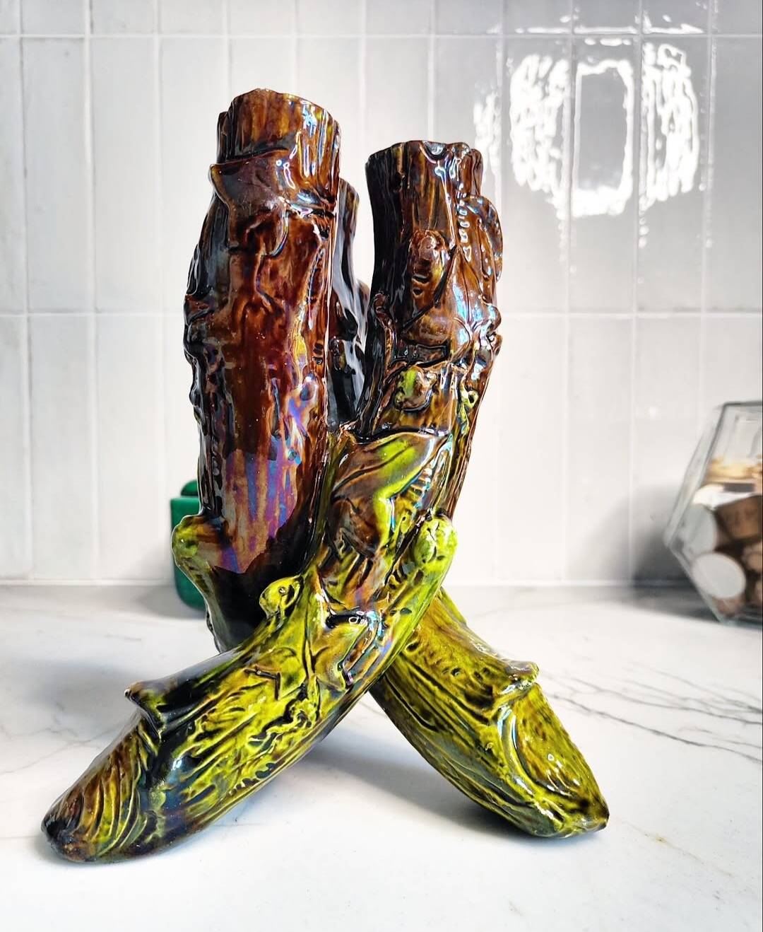 Vase bouquetière en barbotine
