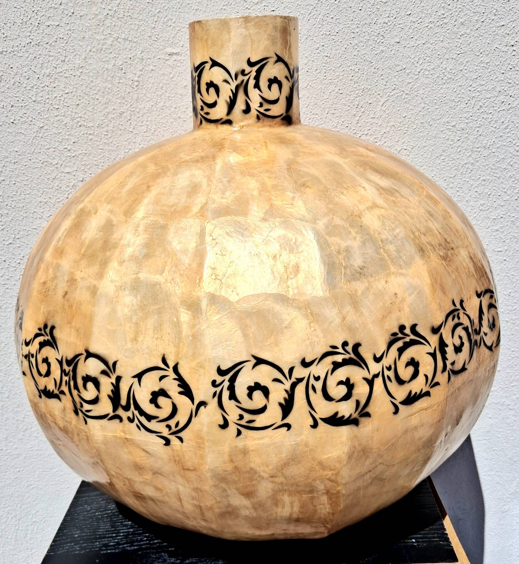 Large mother-of-pearl vase with arabesque decoration, vintage design.