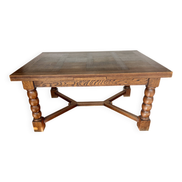 Table de style renaissance en chene massif XX siècle
