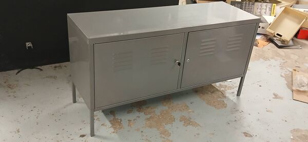 Petit meuble / enfilade indus  gris souris.